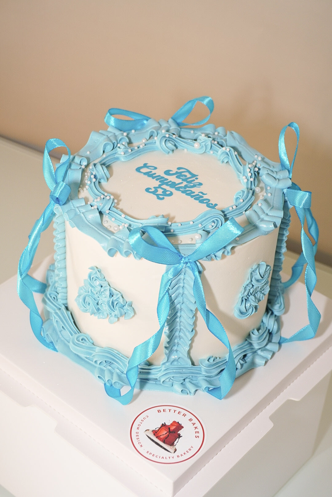 Bi Colour Custom Round Cakes