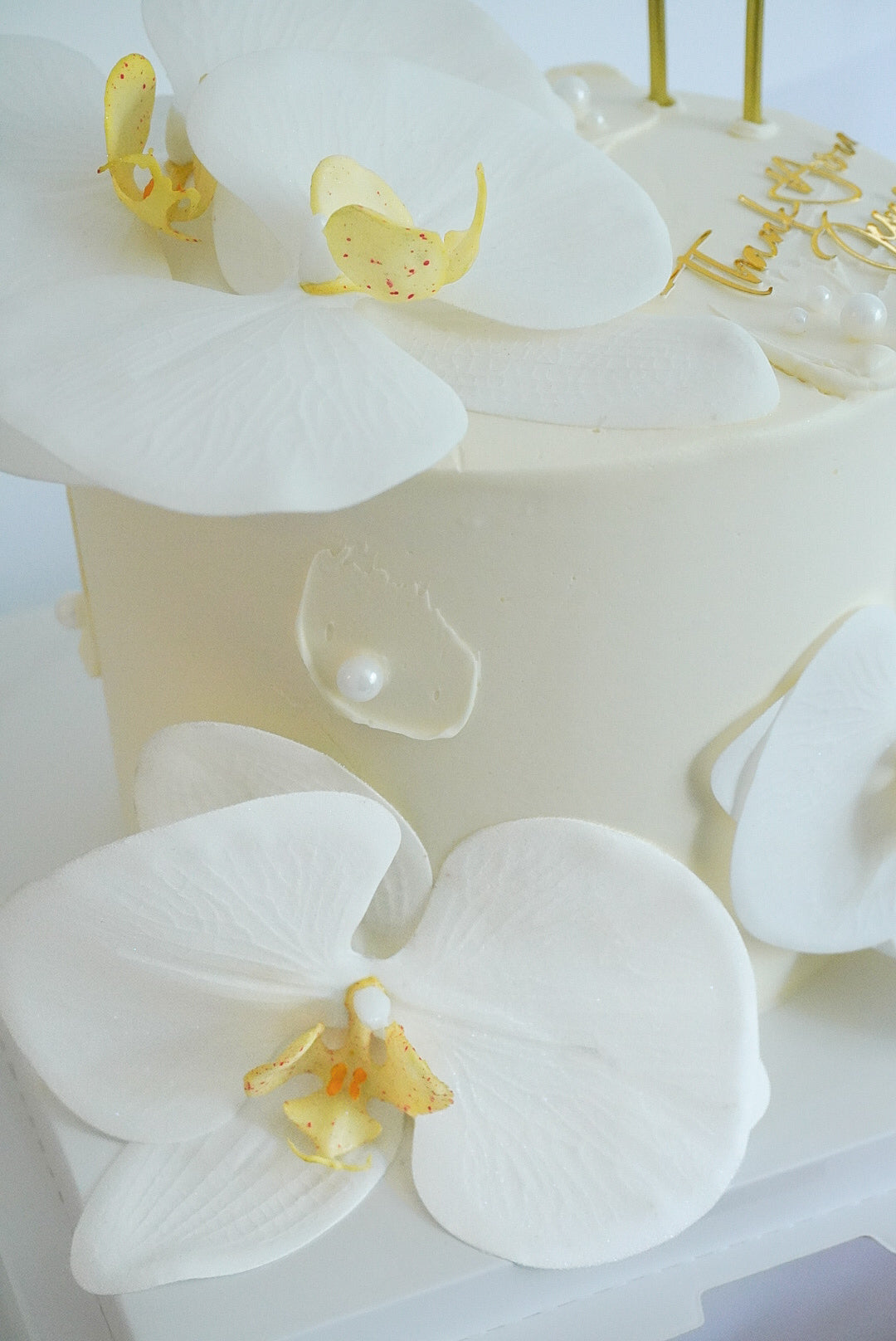 Faux Floral Round Cakes