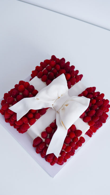 Berry Present Cake
