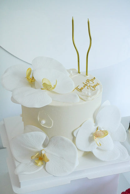 Faux Floral Round Cakes